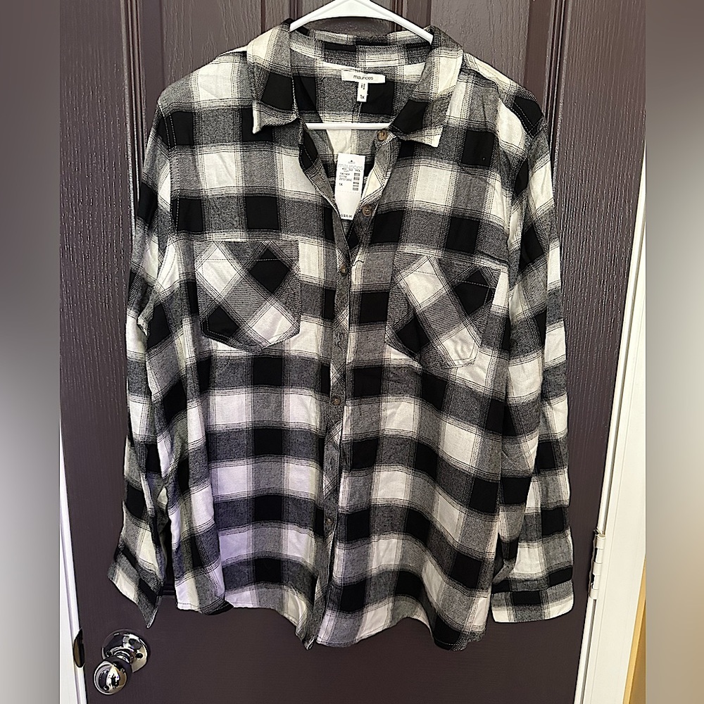 Maurice’s Black & White Plaid button down flannel shirt Size 1X NWT